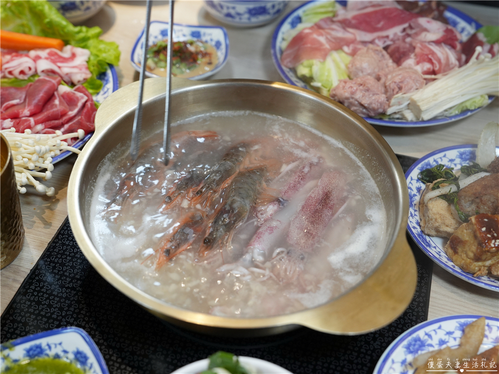 【苗栗頭份美食】『真涮吃到飽火鍋-頭份旗艦店』沒吃飽不准走!連肉品都是無限供應的超猛吃到飽火鍋! @傻蛋夫妻生活札記 【苗栗頭份美食】『真涮吃到飽火鍋-頭份旗艦店』沒吃飽不准走!連肉品都是無限供應的超猛吃到飽火鍋! @傻蛋夫妻生活札記