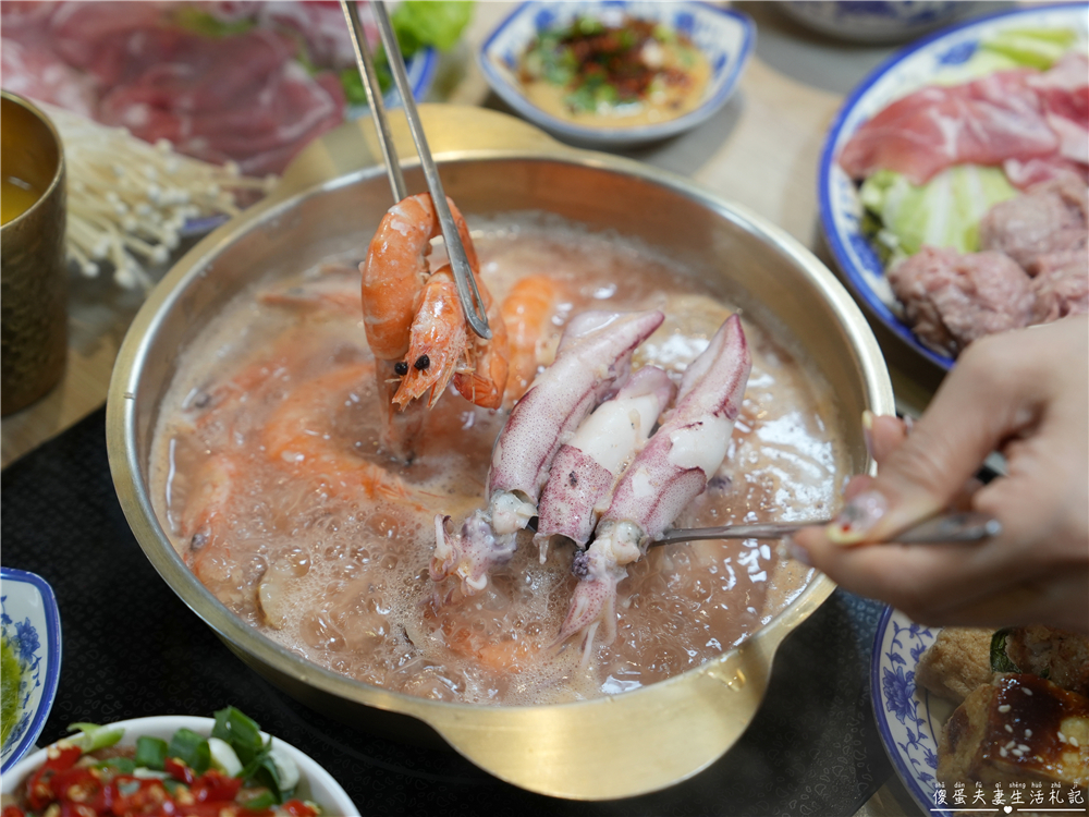 【苗栗頭份美食】『真涮吃到飽火鍋-頭份旗艦店』沒吃飽不准走！連肉品都是無限供應的超猛吃到飽火鍋！ @傻蛋夫妻生活札記
