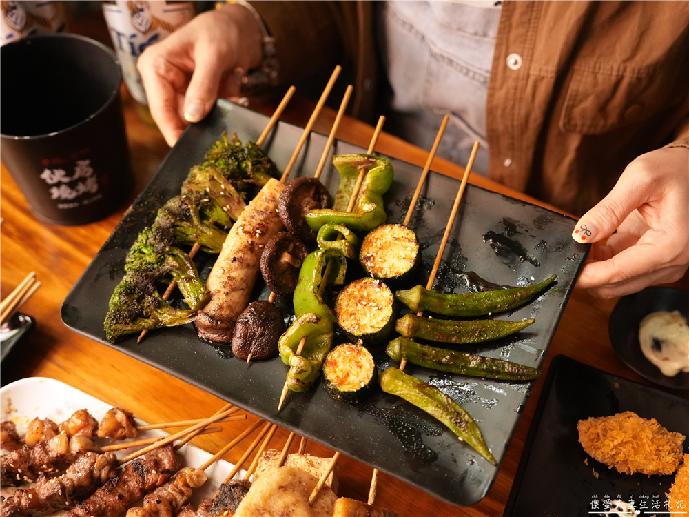 【台中豐原美食】『伙房燒烤-豐原旗艦店』大口撸串！營業到半夜的寵物友善燒烤店！ @傻蛋夫妻生活札記