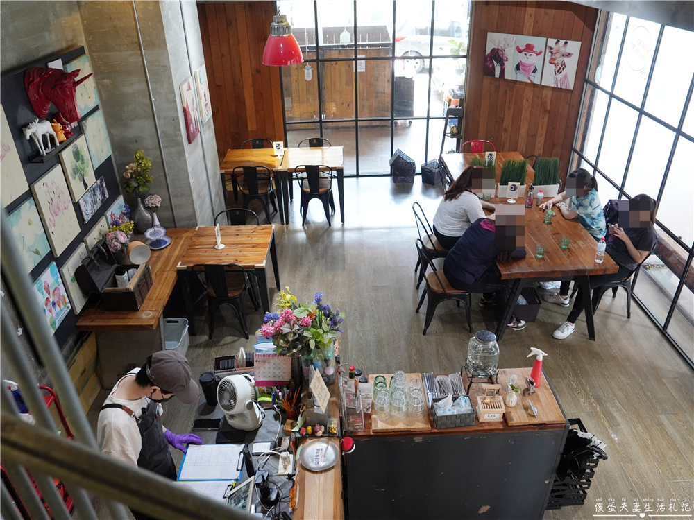 【台中西屯美食】『春三朝午』清爽登場！9oz萬牛犇騰一盆草vs燕麥優格碗！逢甲寵物友善早午餐推薦~ @傻蛋夫妻生活札記