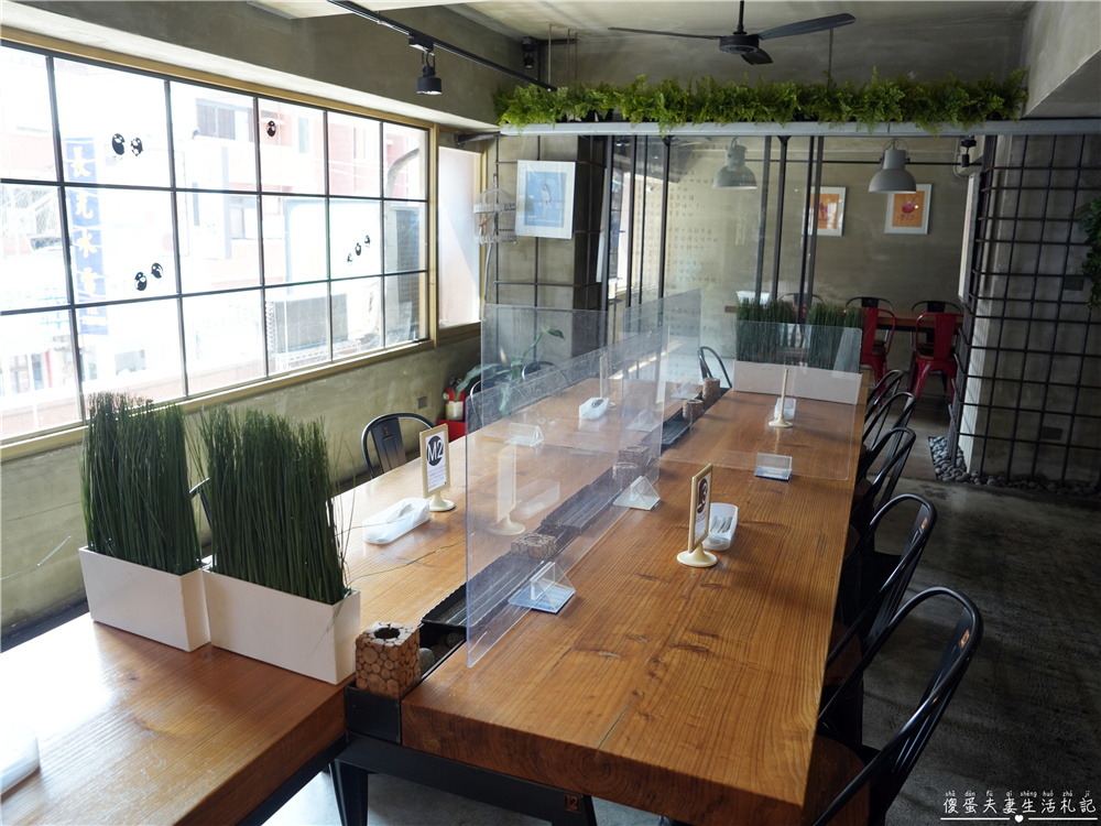 【台中西屯美食】『春三朝午』清爽登場！9oz萬牛犇騰一盆草vs燕麥優格碗！逢甲寵物友善早午餐推薦~ @傻蛋夫妻生活札記