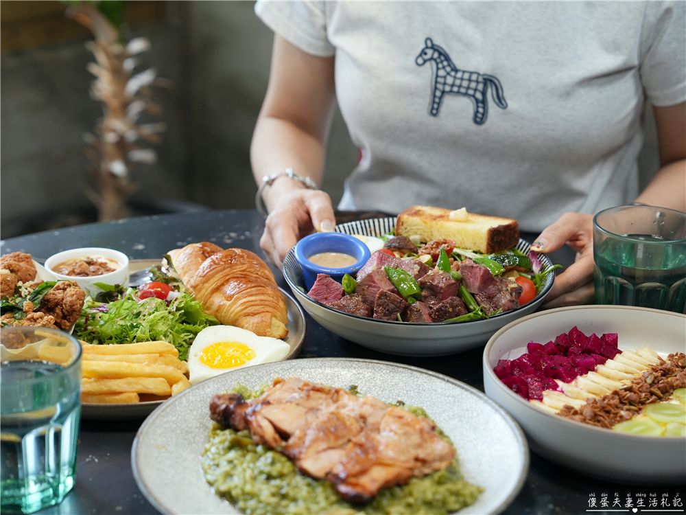 【台中西屯美食】『春三朝午』清爽登場!9oz萬牛犇騰一盆草vs燕麥優格碗!逢甲寵物友善早午餐推薦~ @傻蛋夫妻生活札記 【台中西屯美食】『春三朝午』清爽登場!9oz萬牛犇騰一盆草vs燕麥優格碗!逢甲寵物友善早午餐推薦~ @傻蛋夫妻生活札記