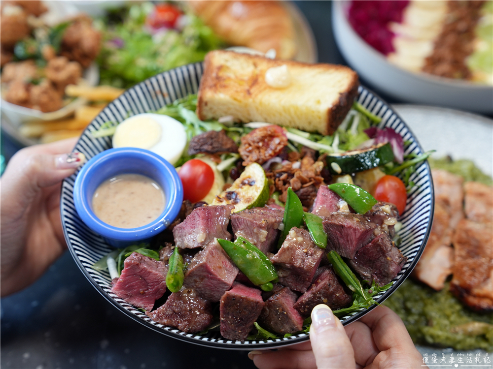 【台中西屯美食】『春三朝午』清爽登場!9oz萬牛犇騰一盆草vs燕麥優格碗!逢甲寵物友善早午餐推薦~ @傻蛋夫妻生活札記 【台中西屯美食】『春三朝午』清爽登場!9oz萬牛犇騰一盆草vs燕麥優格碗!逢甲寵物友善早午餐推薦~ @傻蛋夫妻生活札記