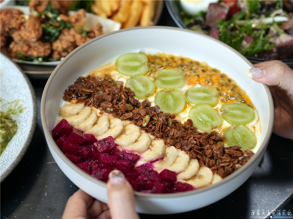 【台中西屯美食】『春三朝午』清爽登場!9oz萬牛犇騰一盆草vs燕麥優格碗!逢甲寵物友善早午餐推薦~ @傻蛋夫妻生活札記 【台中西屯美食】『春三朝午』清爽登場!9oz萬牛犇騰一盆草vs燕麥優格碗!逢甲寵物友善早午餐推薦~ @傻蛋夫妻生活札記