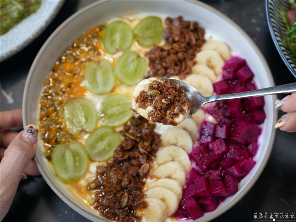 【台中西屯美食】『春三朝午』清爽登場!9oz萬牛犇騰一盆草vs燕麥優格碗!逢甲寵物友善早午餐推薦~ @傻蛋夫妻生活札記 【台中西屯美食】『春三朝午』清爽登場!9oz萬牛犇騰一盆草vs燕麥優格碗!逢甲寵物友善早午餐推薦~ @傻蛋夫妻生活札記