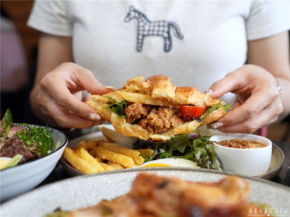 【台中西屯美食】『春三朝午』清爽登場！9oz萬牛犇騰一盆草vs燕麥優格碗！逢甲寵物友善早午餐推薦~ @傻蛋夫妻生活札記