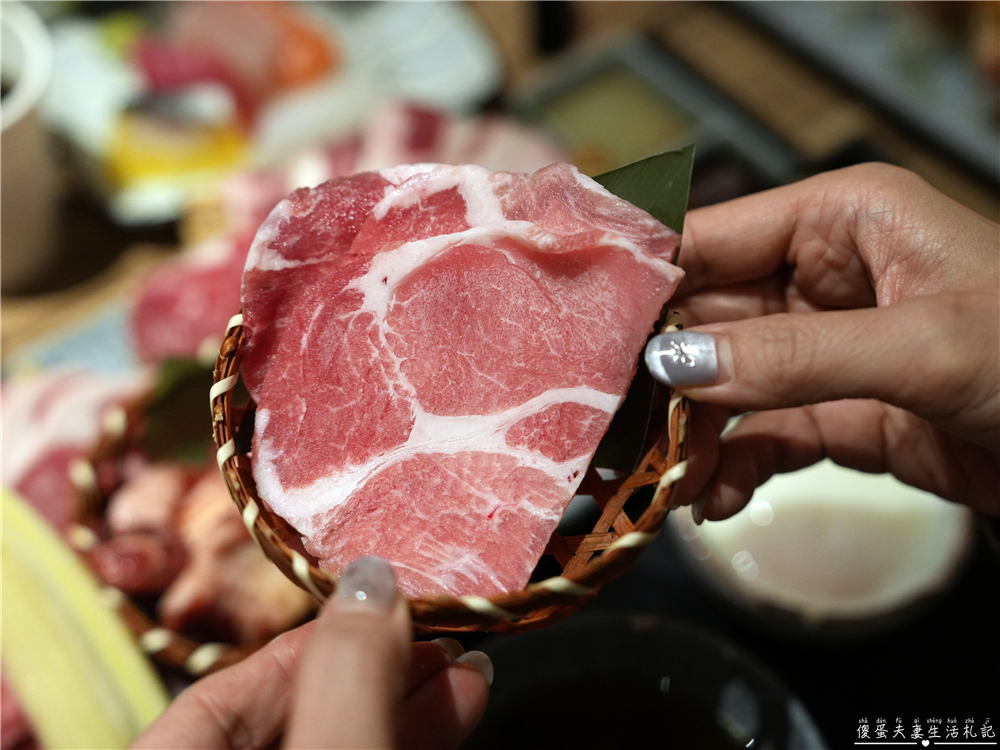 【桃園市桃園區美食】『美術系烤滿分燒肉-桃園店』日料x燒肉！超派40盎司大胃王雙人爆食餐爽吃一波！ @傻蛋夫妻生活札記