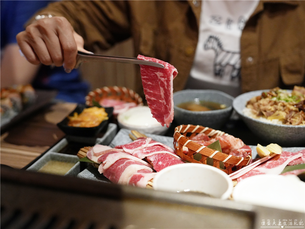 【桃園市桃園區美食】『美術系烤滿分燒肉-桃園店』日料x燒肉！超派40盎司大胃王雙人爆食餐爽吃一波！ @傻蛋夫妻生活札記