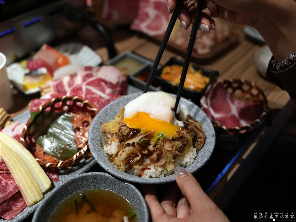 【桃園市桃園區美食】『美術系烤滿分燒肉-桃園店』日料x燒肉！超派40盎司大胃王雙人爆食餐爽吃一波！ @傻蛋夫妻生活札記