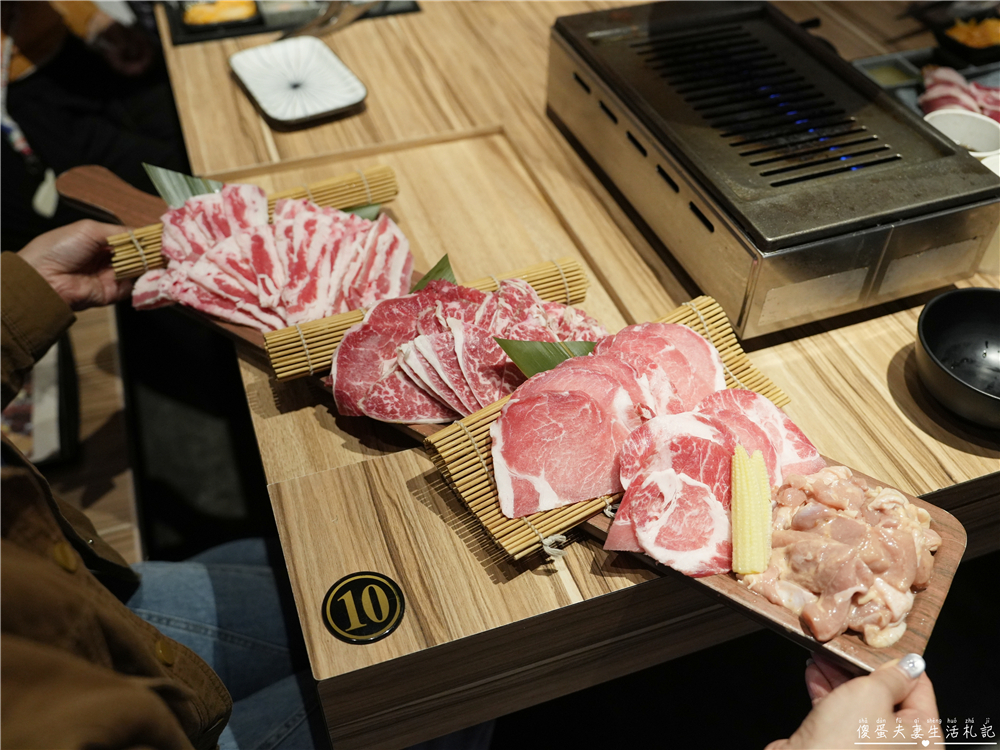 【桃園市桃園區美食】『美術系烤滿分燒肉-桃園店』日料x燒肉！超派40盎司大胃王雙人爆食餐爽吃一波！ @傻蛋夫妻生活札記