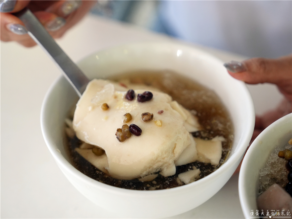 【台中南屯美食】『豆花達人』簡單涮嘴！台中低調的傳統豆花店專賣店~ @傻蛋夫妻生活札記