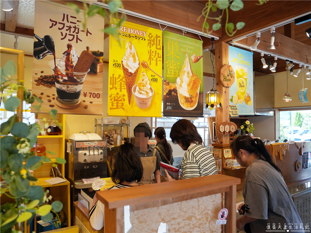 【日本大分美食】『BeeHoney 湯布院店』由布院人氣甜點！金鱗湖旁的蜂蜜霜淇淋小店~ @傻蛋夫妻生活札記