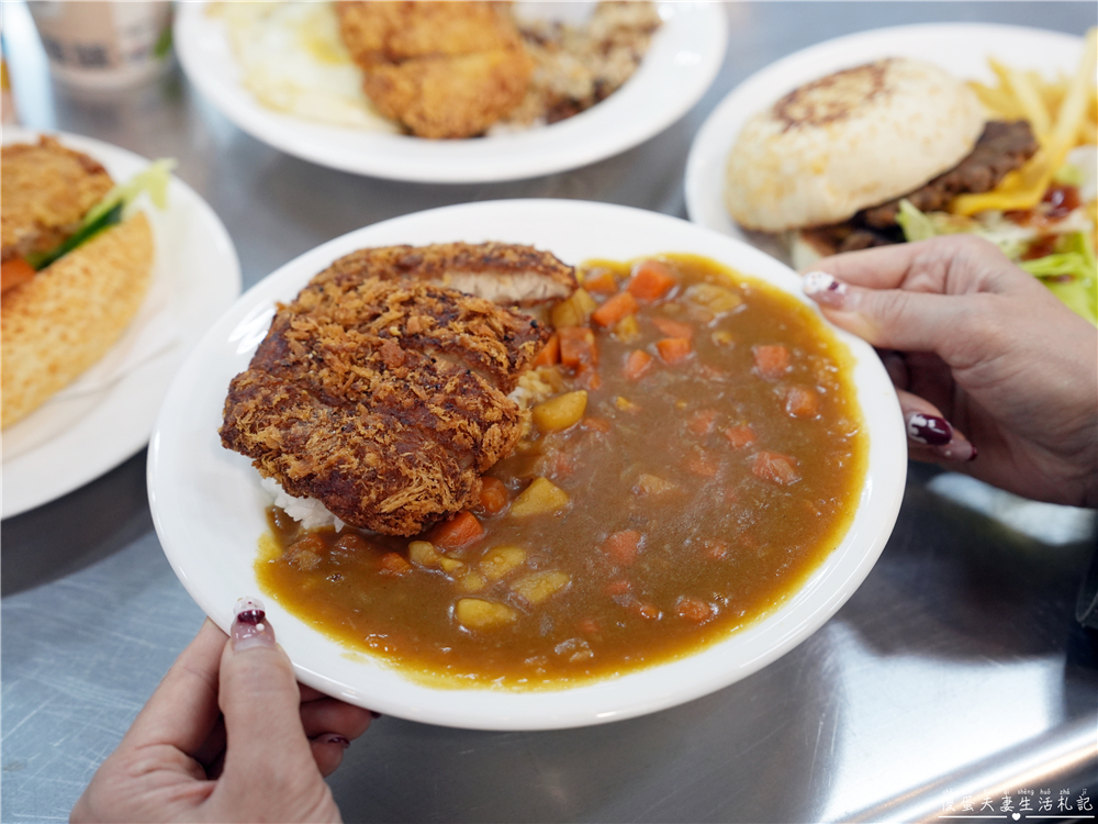【苗栗市美食】『三寶西餐坊』西式、台式一次滿足！火旁人市集的小資友善小吃攤！ @傻蛋夫妻生活札記
