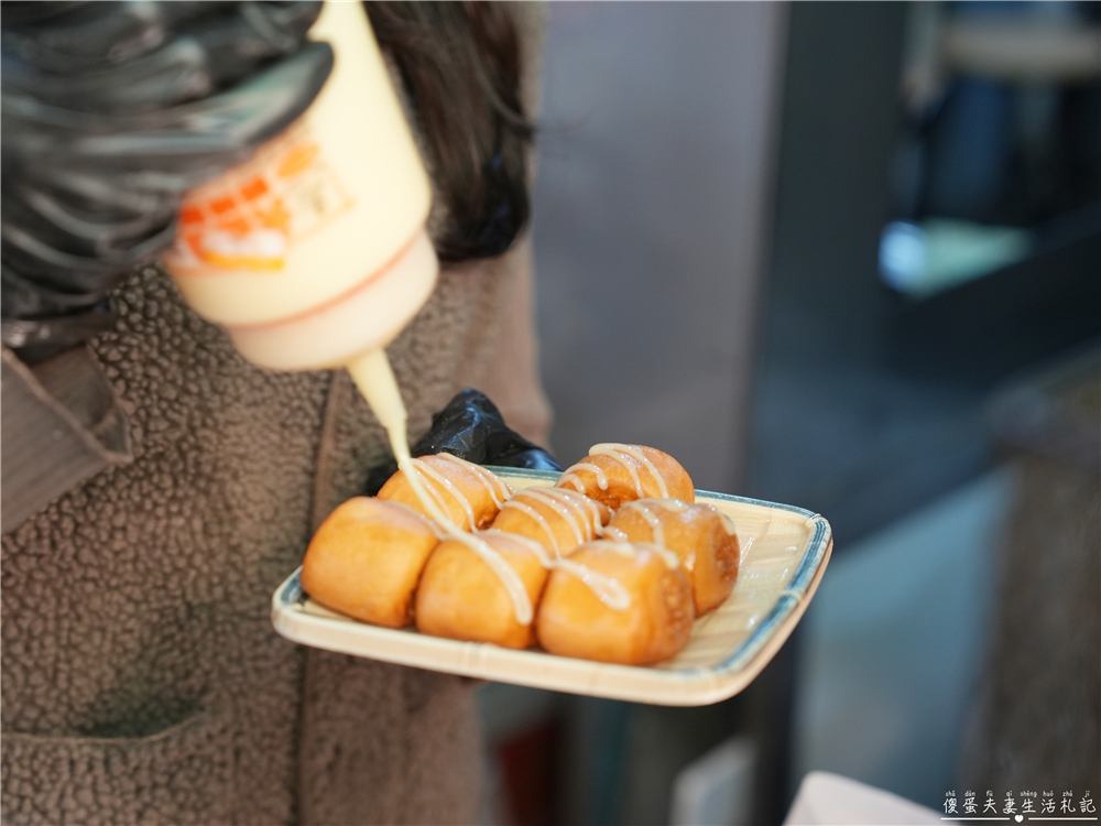 【苗栗市美食】『熊賀地瓜球-苗栗店』大人小孩都喜歡!火旁人市集裡超過十種口味的人氣地瓜球小吃! @傻蛋夫妻生活札記 【苗栗市美食】『熊賀地瓜球-苗栗店』大人小孩都喜歡!火旁人市集裡超過十種口味的人氣地瓜球小吃! @傻蛋夫妻生活札記