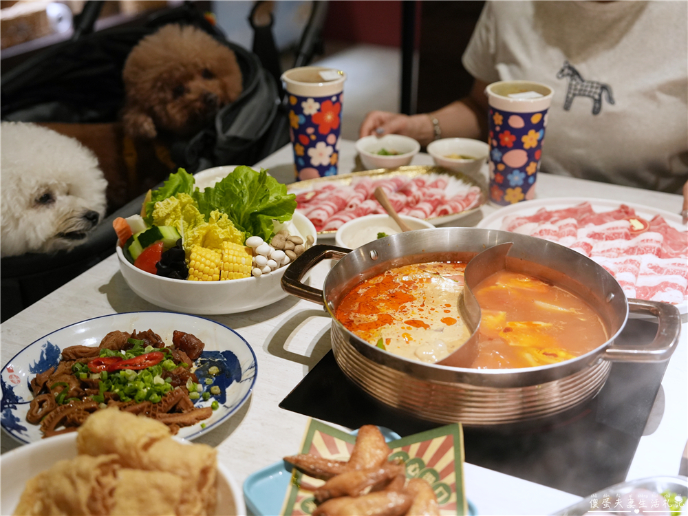【高雄鳳山美食】『春囍打邊爐-文濱店』鍋物口味自由配！鳳山的親子、寵物友善質感火鍋！ @傻蛋夫妻生活札記