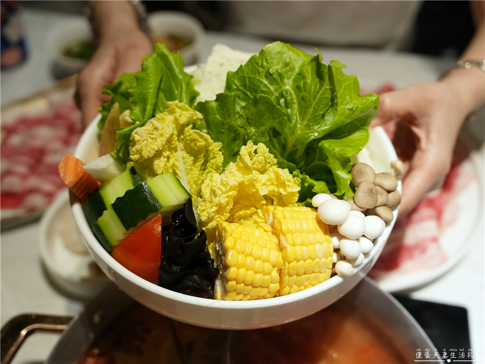 【高雄鳳山美食】『春囍打邊爐-文濱店』鍋物口味自由配！鳳山的親子、寵物友善質感火鍋！ @傻蛋夫妻生活札記