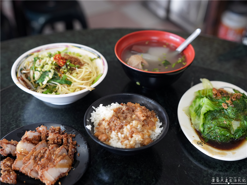 【苗栗後龍美食】『彭家滷肉飯』在地人氣小吃!滷肉飯、紅糟肉涮嘴必點! @傻蛋夫妻生活札記 【苗栗後龍美食】『彭家滷肉飯』在地人氣小吃!滷肉飯、紅糟肉涮嘴必點! @傻蛋夫妻生活札記