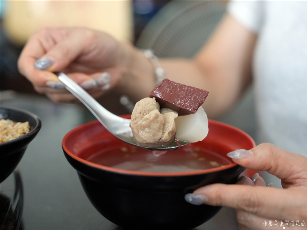 【苗栗後龍美食】『彭家滷肉飯』在地人氣小吃!滷肉飯、紅糟肉涮嘴必點! @傻蛋夫妻生活札記 【苗栗後龍美食】『彭家滷肉飯』在地人氣小吃!滷肉飯、紅糟肉涮嘴必點! @傻蛋夫妻生活札記