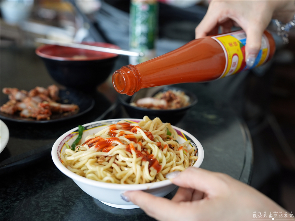 【苗栗後龍美食】『彭家滷肉飯』在地人氣小吃！滷肉飯、紅糟肉涮嘴必點！ @傻蛋夫妻生活札記
