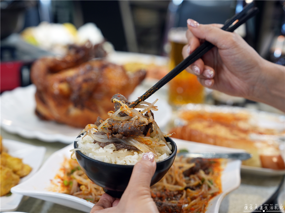 【苗栗頭份美食】『老家烤雞&養生雞湯-頭份信東店』每日限量招牌烤雞！熱炒、烤雞、雞湯一次滿足的聚餐餐廳！ @傻蛋夫妻生活札記