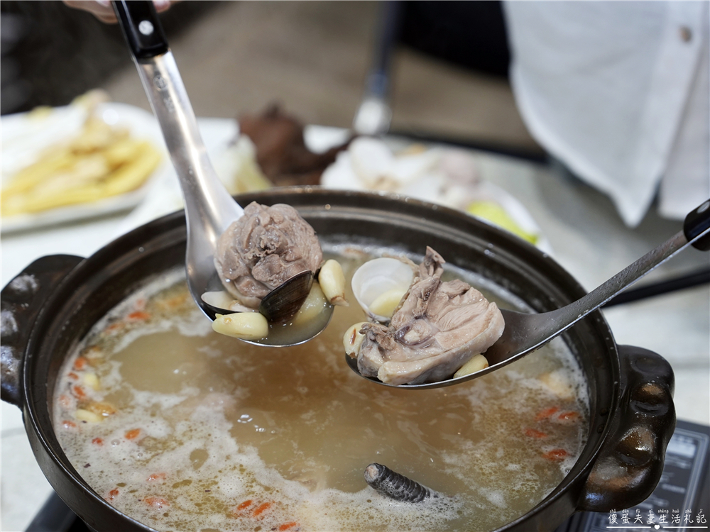 【苗栗頭份美食】『老家烤雞&養生雞湯-頭份信東店』每日限量招牌烤雞!熱炒、烤雞、雞湯一次滿足的聚餐餐廳! @傻蛋夫妻生活札記 【苗栗頭份美食】『老家烤雞&養生雞湯-頭份信東店』每日限量招牌烤雞!熱炒、烤雞、雞湯一次滿足的聚餐餐廳! @傻蛋夫妻生活札記