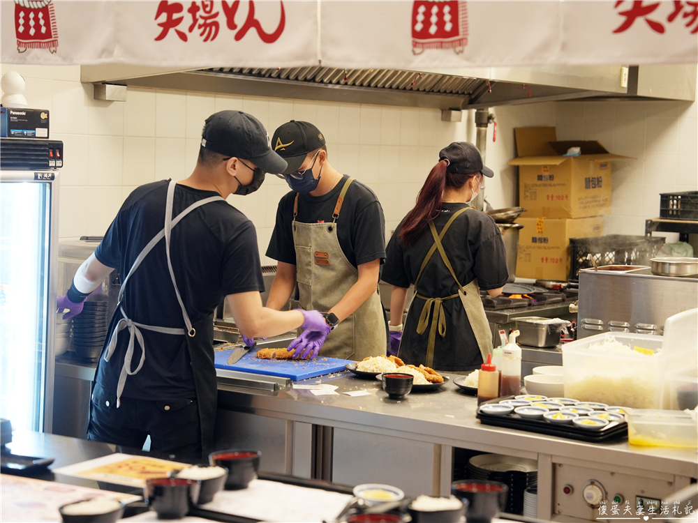 【台中東區美食】『矢場味噌豬排-台中LaLaport店』台中也吃得到名古屋80年老店!經典味噌豬排必須來一份~ @傻蛋夫妻生活札記 【台中東區美食】『矢場味噌豬排-台中LaLaport店』台中也吃得到名古屋80年老店!經典味噌豬排必須來一份~ @傻蛋夫妻生活札記
