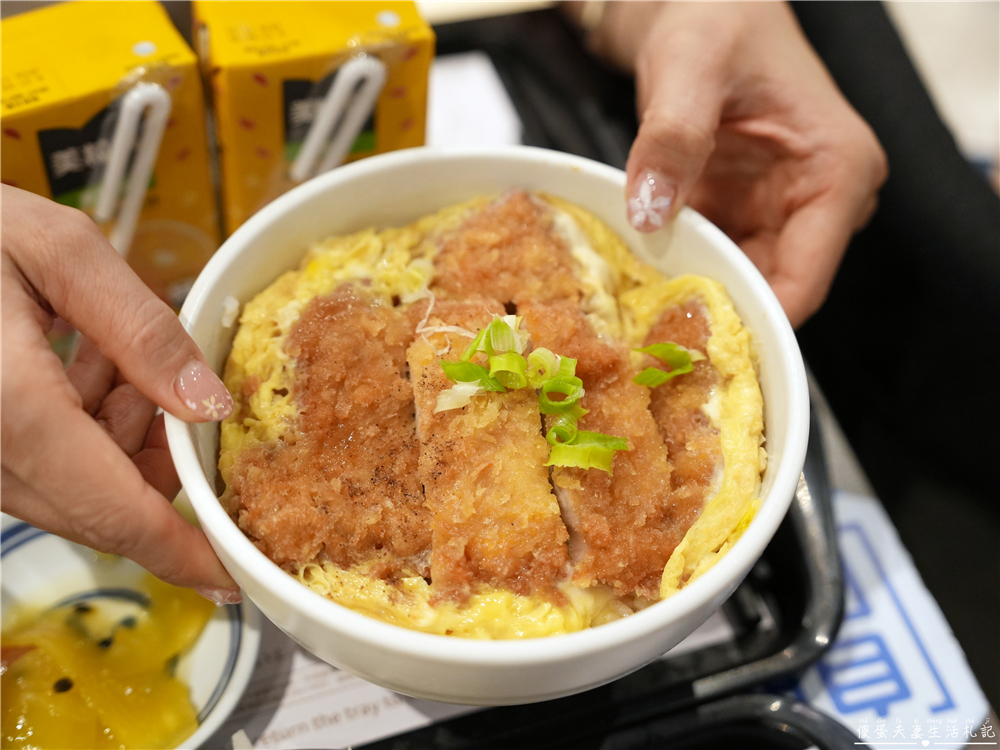 【台中東區美食】『矢場味噌豬排-台中LaLaport店』台中也吃得到名古屋80年老店！經典味噌豬排必須來一份~ @傻蛋夫妻生活札記