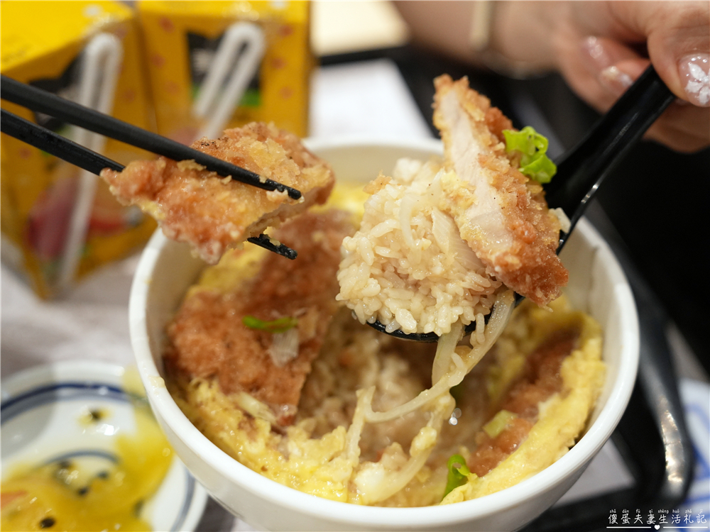 【台中東區美食】『矢場味噌豬排-台中LaLaport店』台中也吃得到名古屋80年老店！經典味噌豬排必須來一份~ @傻蛋夫妻生活札記