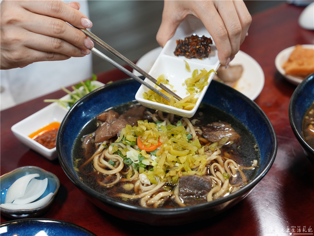 【苗栗大湖美食】『牛宮牛肉麵-苗栗大湖店』在地人氣牛肉麵！重機車友的苗栗山城私房名單！台三線跑山必吃｜72快速道路美食 @傻蛋夫妻生活札記