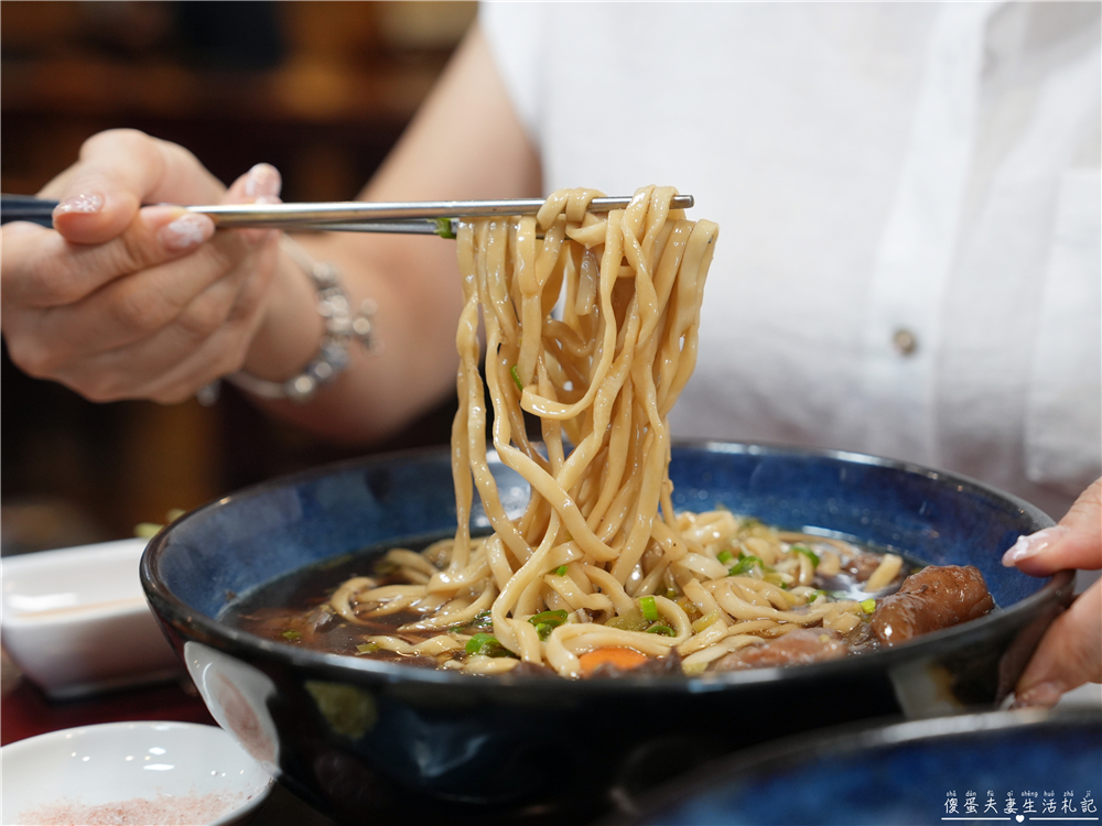 【苗栗大湖美食】『牛宮牛肉麵-苗栗大湖店』在地人氣牛肉麵！重機車友的苗栗山城私房名單！台三線跑山必吃｜72快速道路美食 @傻蛋夫妻生活札記