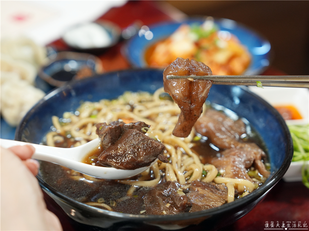 【苗栗大湖美食】『牛宮牛肉麵-苗栗大湖店』在地人氣牛肉麵！重機車友的苗栗山城私房名單！台三線跑山必吃｜72快速道路美食 @傻蛋夫妻生活札記