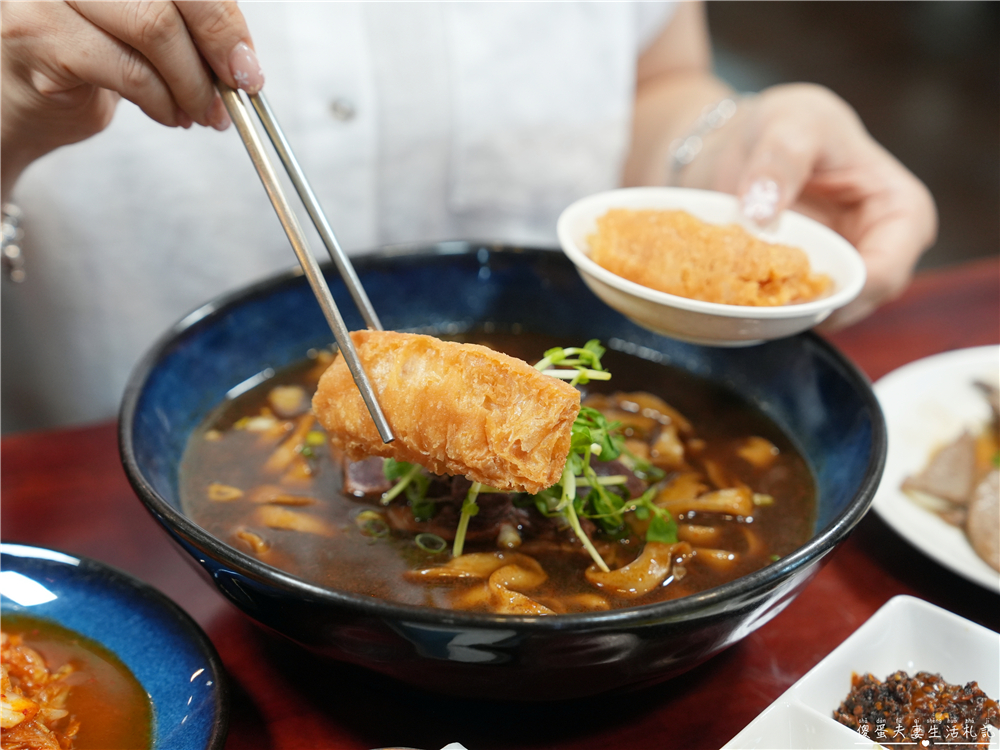 【苗栗大湖美食】『牛宮牛肉麵-苗栗大湖店』在地人氣牛肉麵！重機車友的苗栗山城私房名單！台三線跑山必吃｜72快速道路美食 @傻蛋夫妻生活札記