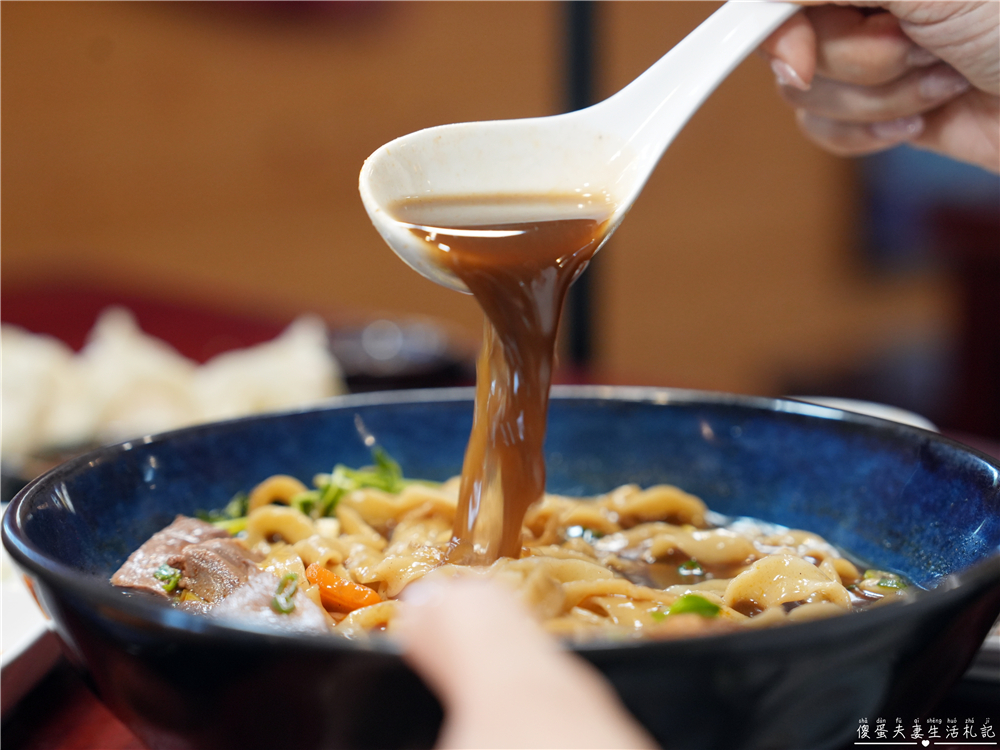 【苗栗大湖美食】『牛宮牛肉麵-苗栗大湖店』在地人氣牛肉麵！重機車友的苗栗山城私房名單！台三線跑山必吃｜72快速道路美食 @傻蛋夫妻生活札記