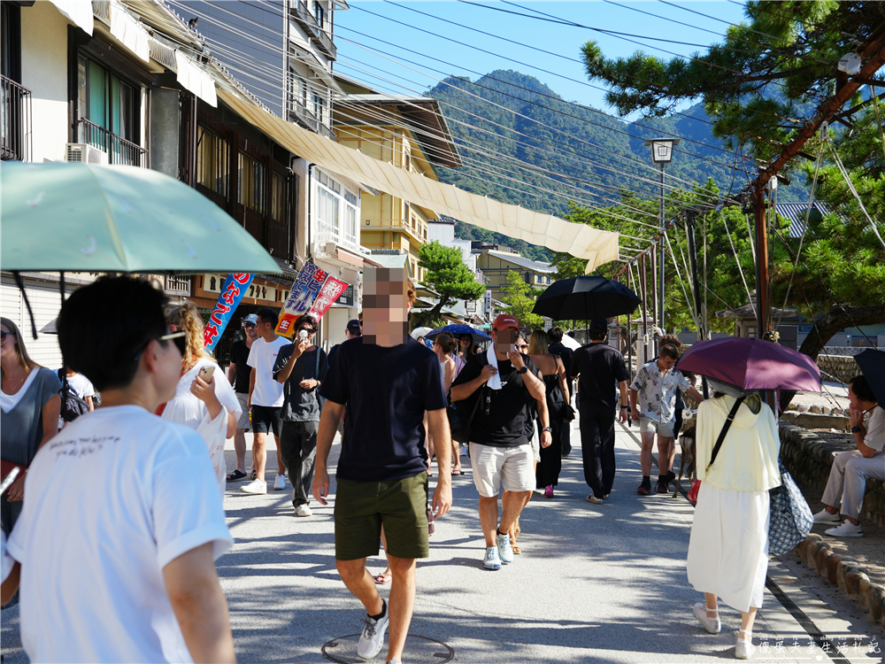 【日本廣島景點】『嚴島神社』日本三景朝聖!搭渡輪登宮島,退潮漫步大鳥居、宮島商店街美食一次收集! @傻蛋夫妻生活札記 【日本廣島景點】『嚴島神社』日本三景朝聖!搭渡輪登宮島,退潮漫步大鳥居、宮島商店街美食一次收集! @傻蛋夫妻生活札記