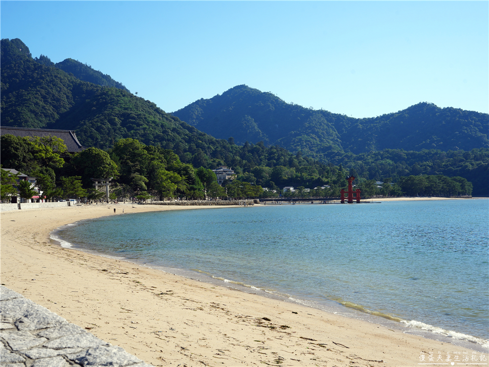 【日本廣島景點】『嚴島神社』日本三景朝聖!搭渡輪登宮島,退潮漫步大鳥居、宮島商店街美食一次收集! @傻蛋夫妻生活札記 【日本廣島景點】『嚴島神社』日本三景朝聖!搭渡輪登宮島,退潮漫步大鳥居、宮島商店街美食一次收集! @傻蛋夫妻生活札記