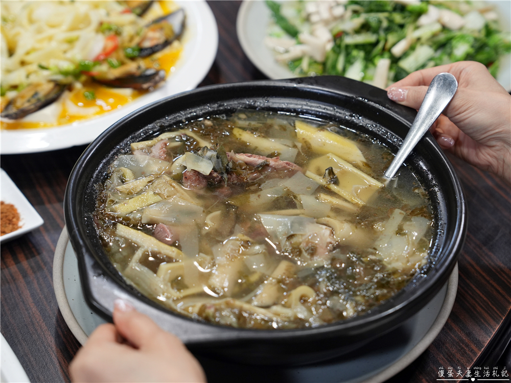 【苗栗後龍美食】『范頭家新港宴會廳』高鐵苗栗站旁超人氣客家餐廳!後龍一日遊必吃美食推薦! @傻蛋夫妻生活札記 【苗栗後龍美食】『范頭家新港宴會廳』高鐵苗栗站旁超人氣客家餐廳!後龍一日遊必吃美食推薦! @傻蛋夫妻生活札記