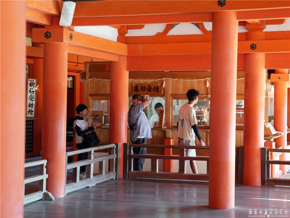 【日本廣島景點】『嚴島神社』日本三景朝聖!搭渡輪登宮島,退潮漫步大鳥居、宮島商店街美食一次收集! @傻蛋夫妻生活札記 【日本廣島景點】『嚴島神社』日本三景朝聖!搭渡輪登宮島,退潮漫步大鳥居、宮島商店街美食一次收集! @傻蛋夫妻生活札記