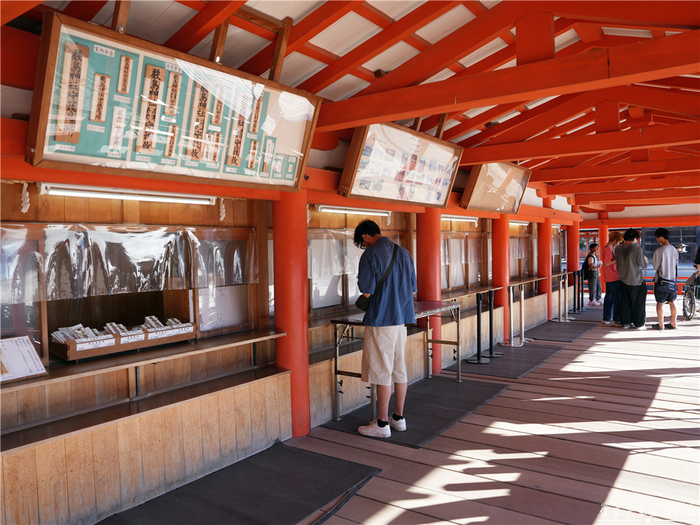 【日本廣島景點】『嚴島神社』日本三景朝聖!搭渡輪登宮島,退潮漫步大鳥居、宮島商店街美食一次收集! @傻蛋夫妻生活札記 【日本廣島景點】『嚴島神社』日本三景朝聖!搭渡輪登宮島,退潮漫步大鳥居、宮島商店街美食一次收集! @傻蛋夫妻生活札記