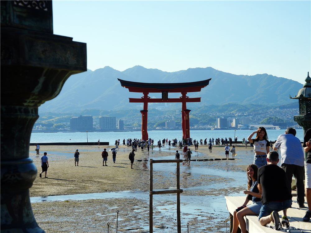 【日本廣島景點】『嚴島神社』日本三景朝聖!搭渡輪登宮島,退潮漫步大鳥居、宮島商店街美食一次收集! @傻蛋夫妻生活札記 【日本廣島景點】『嚴島神社』日本三景朝聖!搭渡輪登宮島,退潮漫步大鳥居、宮島商店街美食一次收集! @傻蛋夫妻生活札記