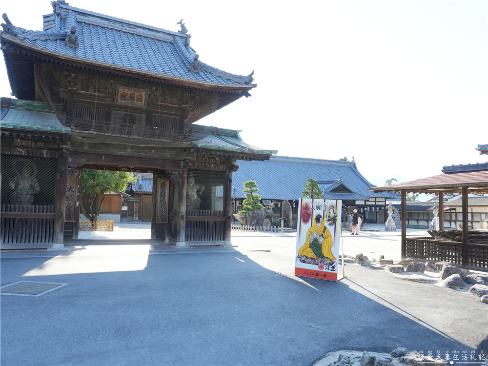 【日本廣島景點】『嚴島神社』日本三景朝聖!搭渡輪登宮島,退潮漫步大鳥居、宮島商店街美食一次收集! @傻蛋夫妻生活札記 【日本廣島景點】『嚴島神社』日本三景朝聖!搭渡輪登宮島,退潮漫步大鳥居、宮島商店街美食一次收集! @傻蛋夫妻生活札記