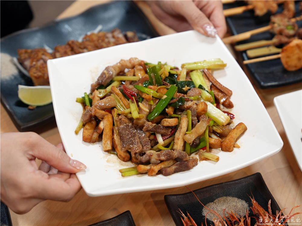 【苗栗竹南美食】『烤滿氛』熱炒、串烤一次滿足！下班聚餐宵夜新選擇！ @傻蛋夫妻生活札記