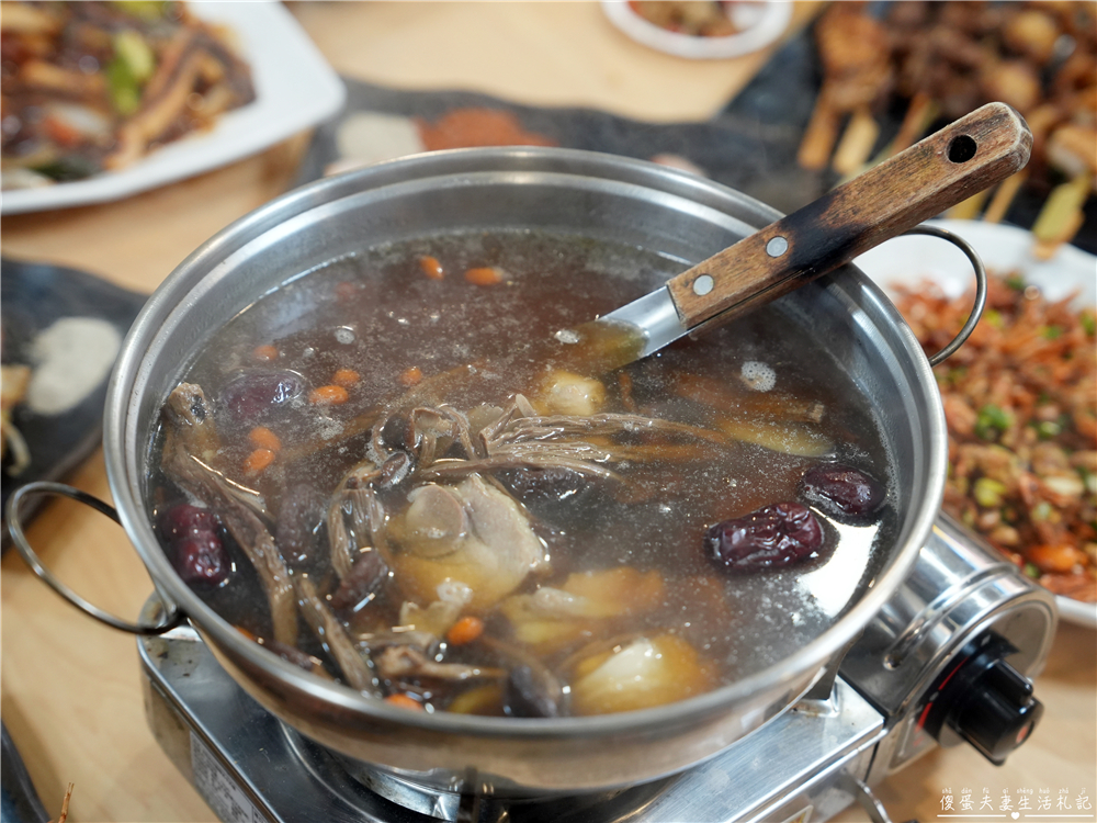 【苗栗竹南美食】『烤滿氛』熱炒、串烤一次滿足！下班聚餐宵夜新選擇！ @傻蛋夫妻生活札記
