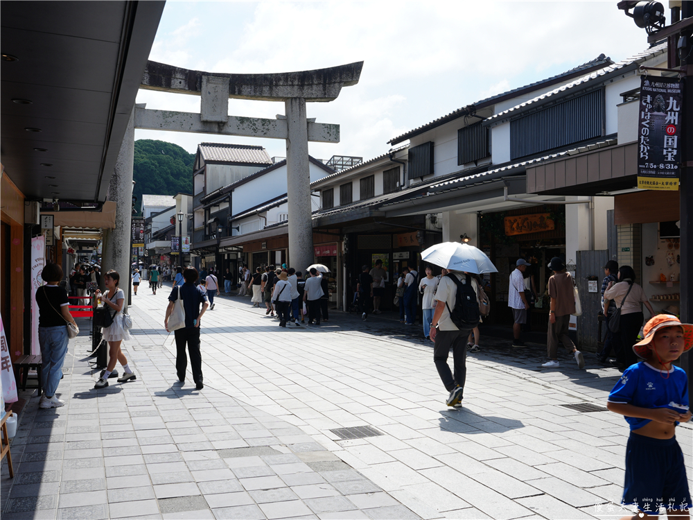 【日本福岡景點】『太宰府天滿宮』一路吃進天滿宮!表參道美食、御神牛與水占卜一次收集! @傻蛋夫妻生活札記 【日本福岡景點】『太宰府天滿宮』一路吃進天滿宮!表參道美食、御神牛與水占卜一次收集! @傻蛋夫妻生活札記