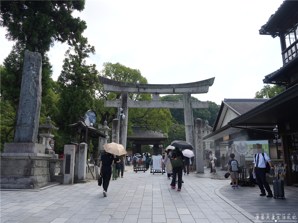 【日本福岡景點】『太宰府天滿宮』一路吃進天滿宮!表參道美食、御神牛與水占卜一次收集! @傻蛋夫妻生活札記 【日本福岡景點】『太宰府天滿宮』一路吃進天滿宮!表參道美食、御神牛與水占卜一次收集! @傻蛋夫妻生活札記