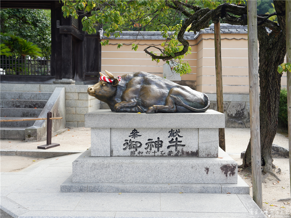 【日本福岡景點】『太宰府天滿宮』一路吃進天滿宮！表參道美食、御神牛與水占卜一次收集！ @傻蛋夫妻生活札記