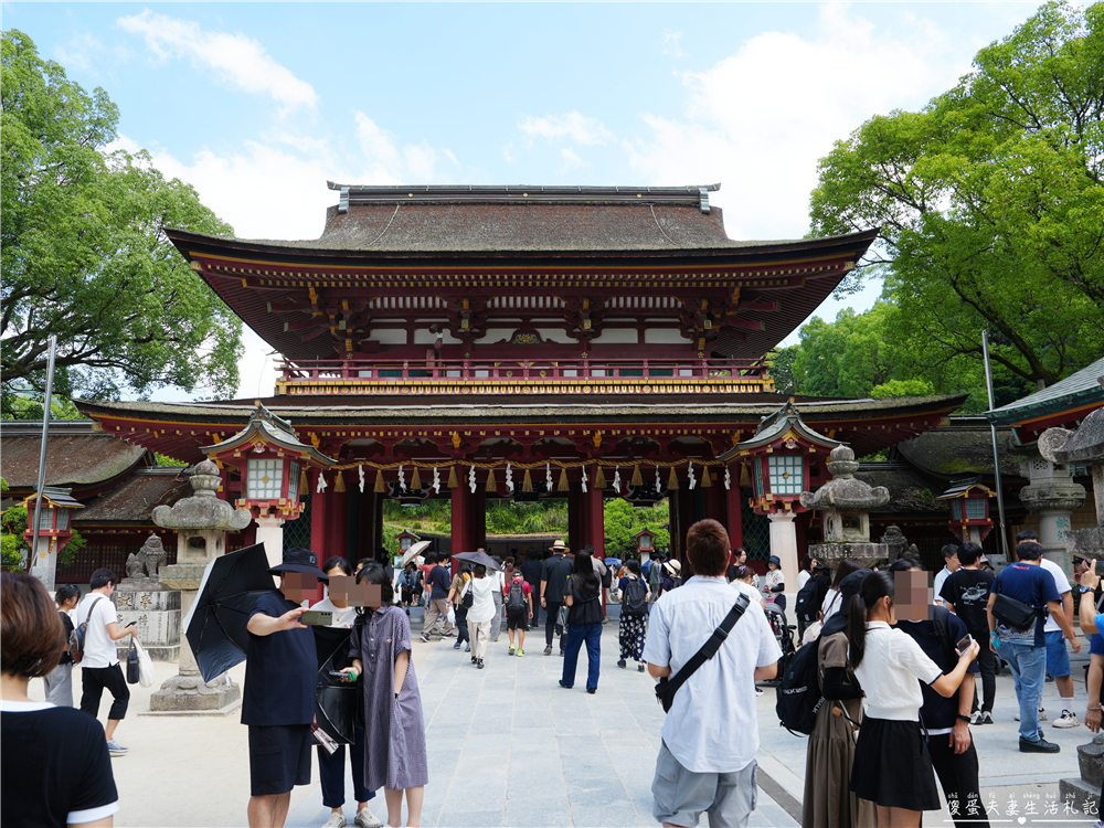 【日本福岡景點】『太宰府天滿宮』一路吃進天滿宮!表參道美食、御神牛與水占卜一次收集! @傻蛋夫妻生活札記 【日本福岡景點】『太宰府天滿宮』一路吃進天滿宮!表參道美食、御神牛與水占卜一次收集! @傻蛋夫妻生活札記