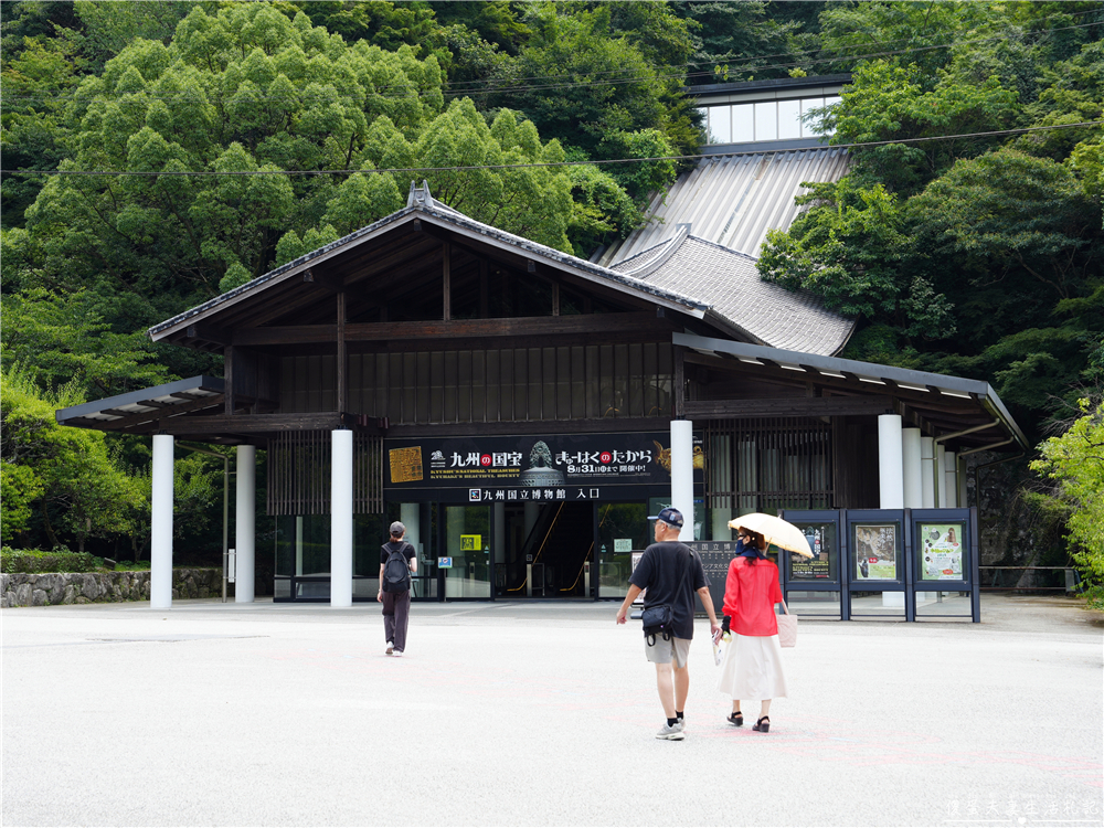 【日本福岡景點】『太宰府天滿宮』一路吃進天滿宮！表參道美食、御神牛與水占卜一次收集！ @傻蛋夫妻生活札記