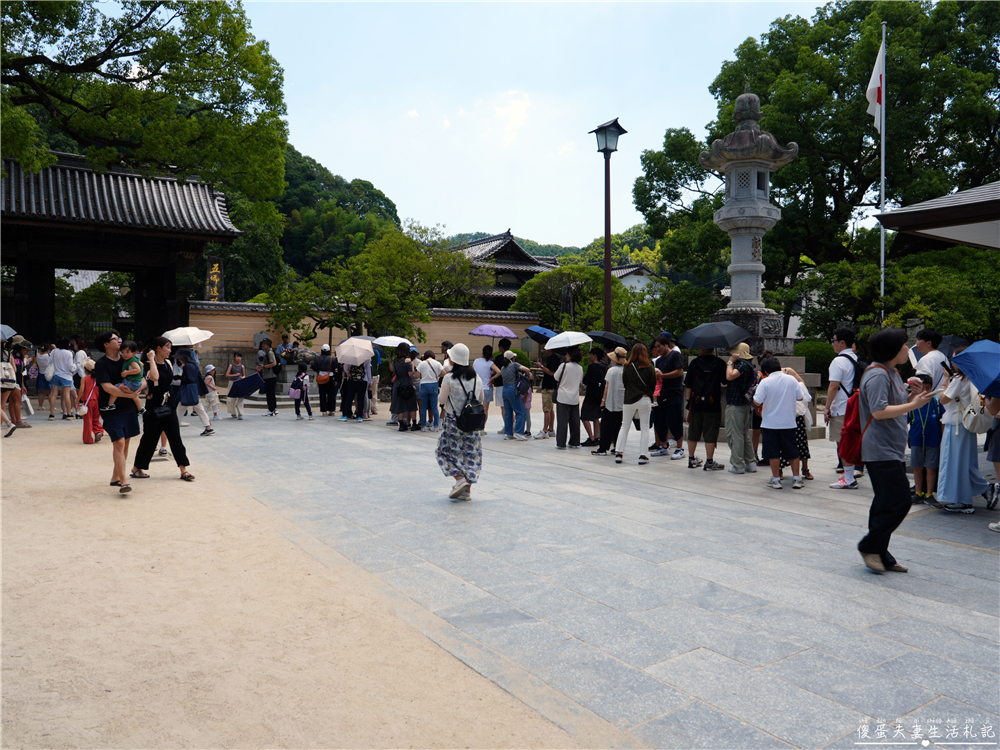 【日本福岡景點】『太宰府天滿宮』一路吃進天滿宮!表參道美食、御神牛與水占卜一次收集! @傻蛋夫妻生活札記 【日本福岡景點】『太宰府天滿宮』一路吃進天滿宮!表參道美食、御神牛與水占卜一次收集! @傻蛋夫妻生活札記