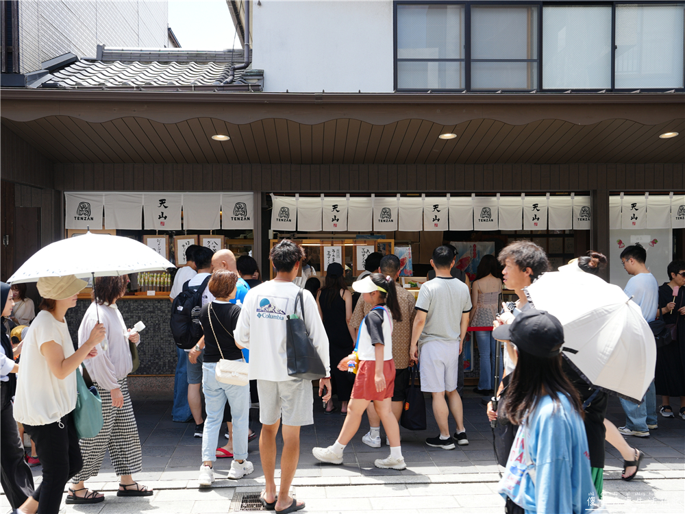 【日本福岡景點】『太宰府天滿宮』一路吃進天滿宮！表參道美食、御神牛與水占卜一次收集！ @傻蛋夫妻生活札記