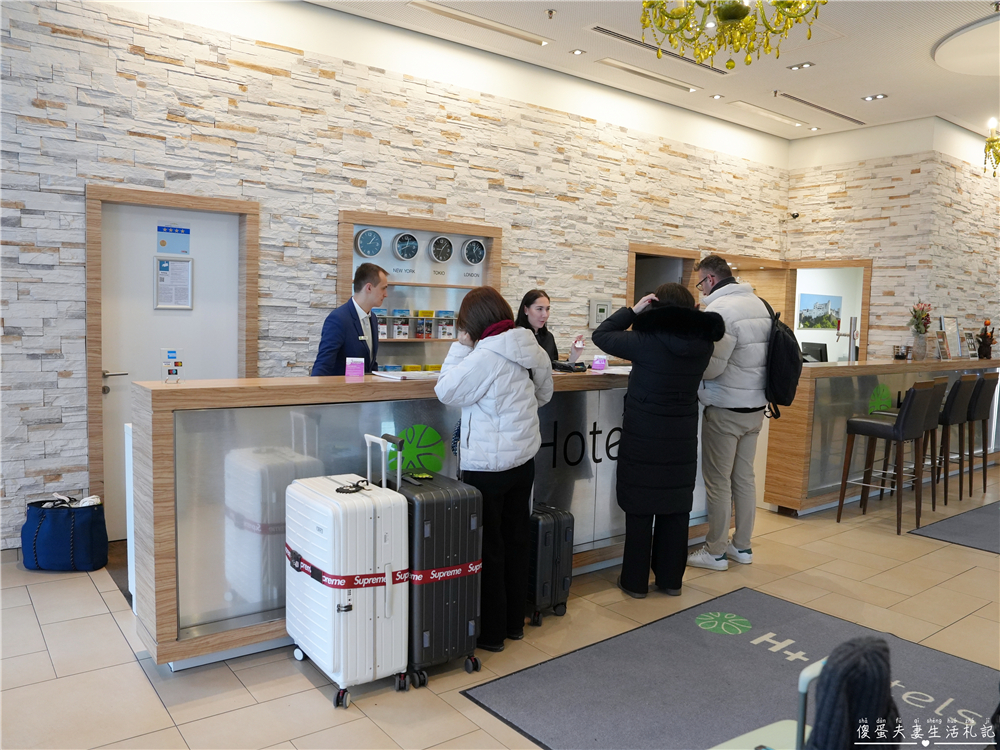 【奧地利薩爾茲堡住宿】『H+ Hotel Salzburg』開箱！薩爾茲堡中央車站旁，交通便利、生活機能超方便，高CP值四星級住宿~ @傻蛋夫妻生活札記